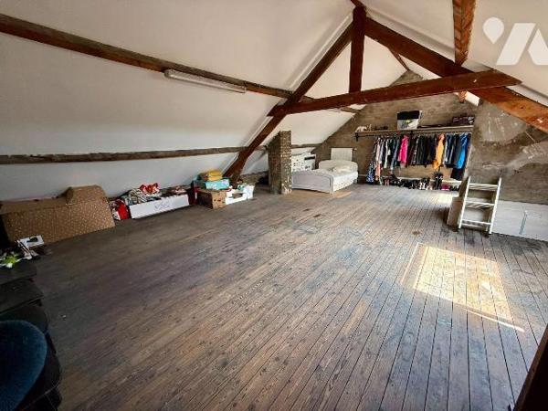 DUNKERQUE, on pose ses meubles dans cette Magnifique MAISON 1930 de 237 m² habitables, baignée ...