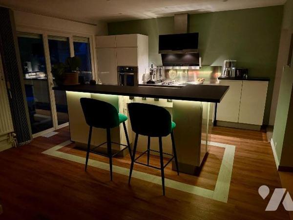 DUNKERQUE, on pose ses meubles dans cette Magnifique MAISON 1930 de 237 m² habitables, baignée ...