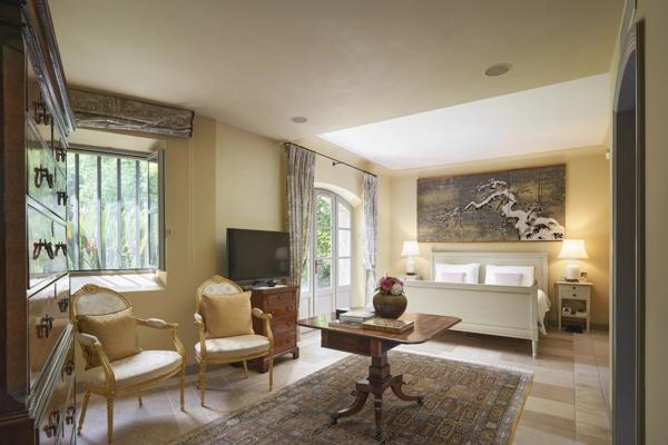 Superbe villa en pierre dans un domaine privé