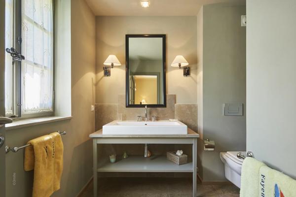 Superbe villa en pierre dans un domaine privé