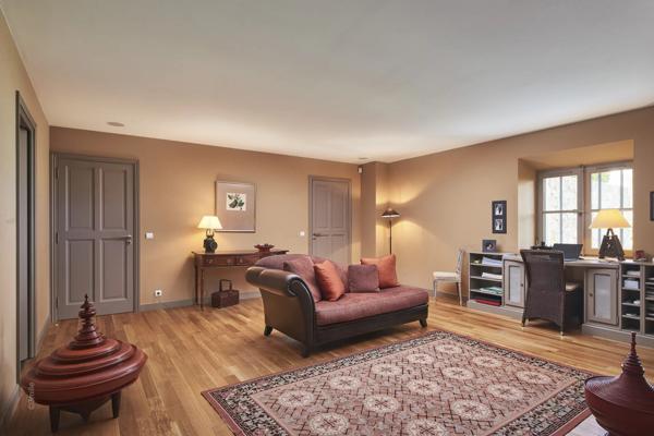 Superbe villa en pierre dans un domaine privé