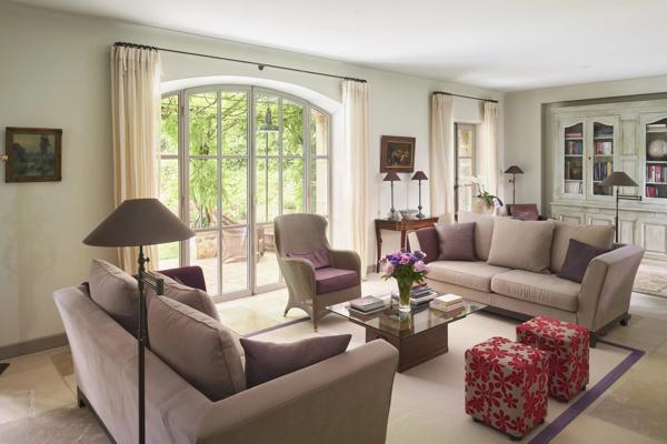 Superbe villa en pierre dans un domaine privé