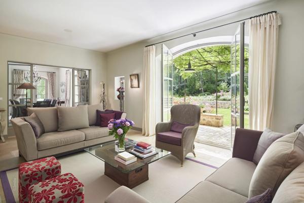 Superbe villa en pierre dans un domaine privé