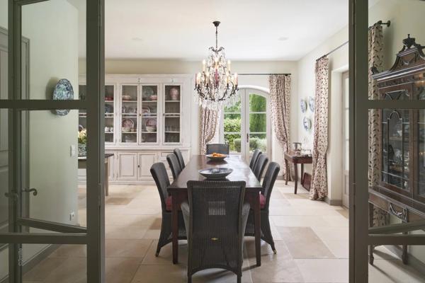 Superbe villa en pierre dans un domaine privé