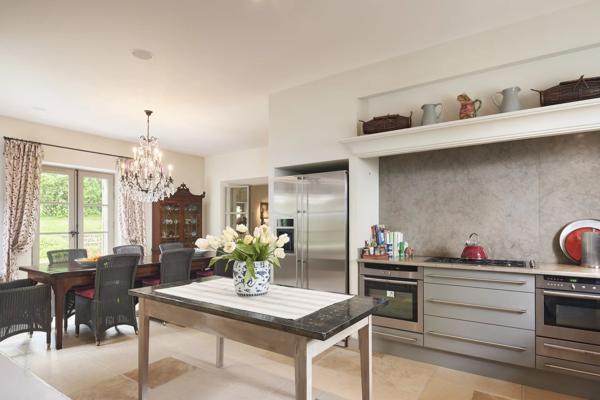 Superbe villa en pierre dans un domaine privé
