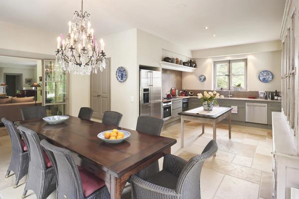 Superbe villa en pierre dans un domaine privé