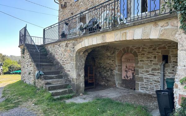 Maison à louer    4 pièces •  Saint-André-Lachamp