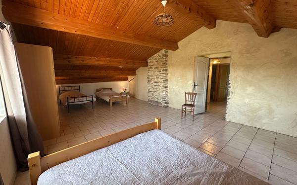 Maison à louer    4 pièces •  Saint-André-Lachamp