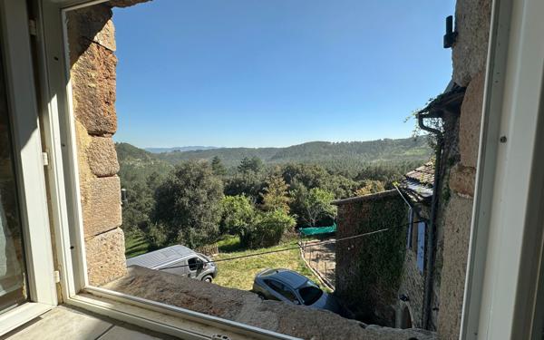 Maison à louer    4 pièces •  Saint-André-Lachamp