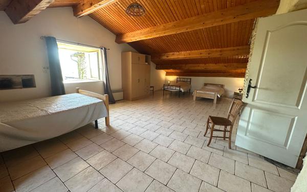 Maison à louer    4 pièces •  Saint-André-Lachamp