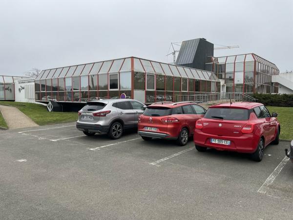 Bureaux de 713.4m2 à GOUESNOU