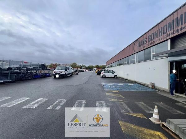 Location                                                      Local industriel
                        
                                         1170 m2                     à Brive-la-Gaillarde