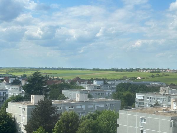 DERNIER ETAGE - APPARTEMENT DE 2 PIECES A VENDRE A PLAISIR - GARE GRIGNON