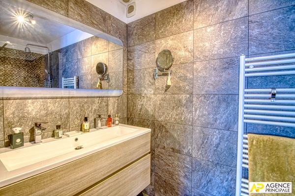 Le Chesnay Saint jean - Maison familiale 7 pièces de 222 m2 au sol sur parcelle d'environ 300 m2 avec son sous sol total et garage €1 250 000 ** - Référence 27905