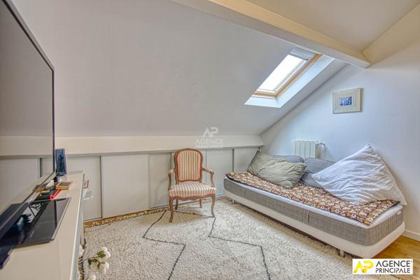 Le Chesnay Saint jean - Maison familiale 7 pièces de 222 m2 au sol sur parcelle d'environ 300 m2 avec son sous sol total et garage €1 250 000 ** - Référence 27905