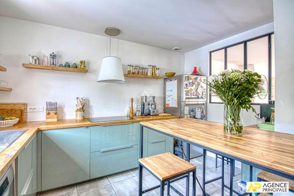 Le Chesnay Saint jean - Maison familiale 7 pièces de 222 m2 au sol sur parcelle d'environ 300 m2 avec son sous sol total et garage €1 250 000 ** - Référence 27905