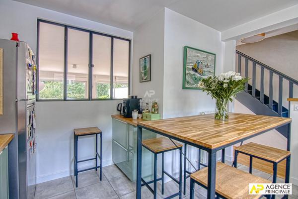 Le Chesnay Saint jean - Maison familiale 7 pièces de 222 m2 au sol sur parcelle d'environ 300 m2 avec son sous sol total et garage €1 250 000 ** - Référence 27905