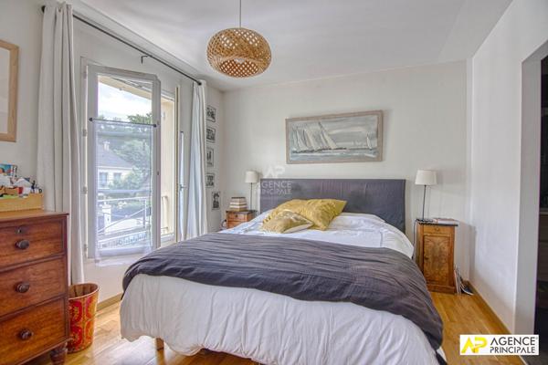 Le Chesnay Saint jean - Maison familiale 7 pièces de 222 m2 au sol sur parcelle d'environ 300 m2 avec son sous sol total et garage €1 250 000 ** - Référence 27905