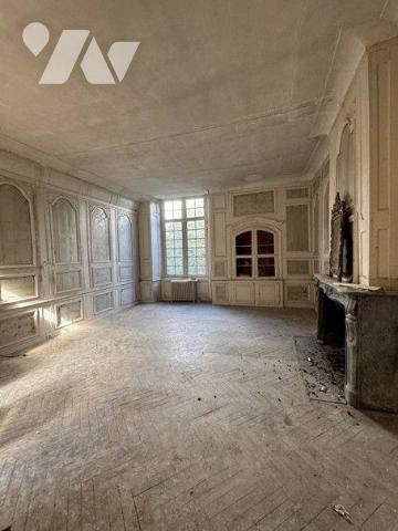 Ensemble comprenant:- Un premier bâtiment en pierres
couvert en ardoises naturelles avec au rez...