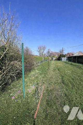 Maison de ville de 91m² habitable bâtie sur un terrain de 304m². 
Au RDC : une entrée, un salo...