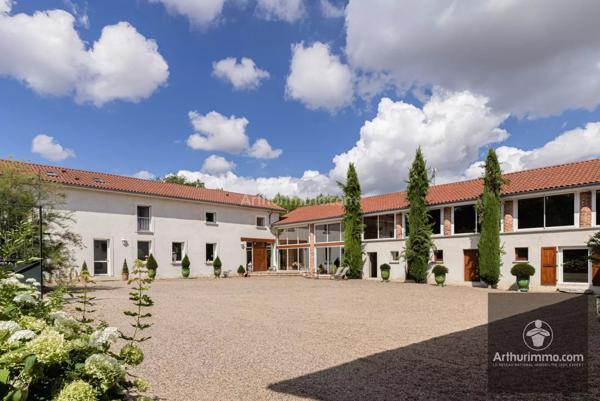 Vente Propriété 13 pièces 425 m2 à Cleppé