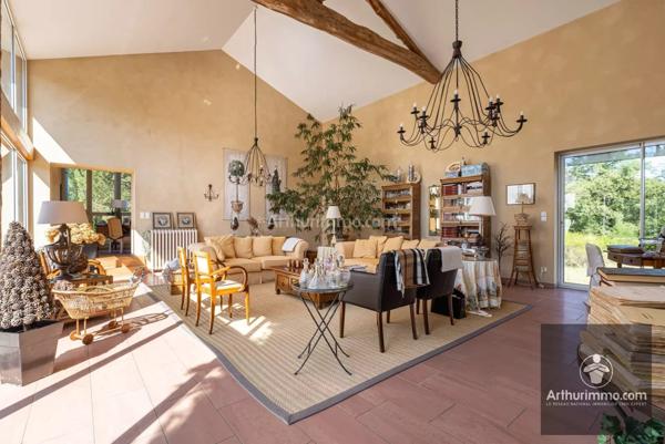 Vente Propriété 13 pièces 425 m2 à Cleppé