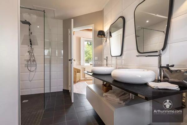 Vente Propriété 13 pièces 425 m2 à Cleppé