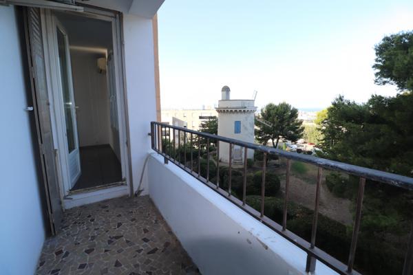 Marseille (13014) T3 AVEC VUE DEGAGEE SUR MER ET PLACE DE PARKING