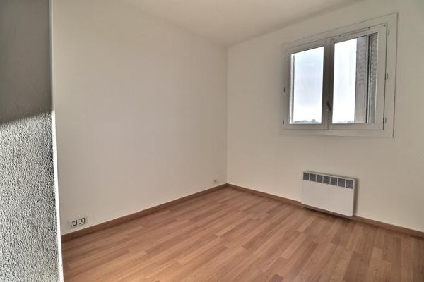 Marseille (13014) T3 AVEC VUE DEGAGEE SUR MER ET PLACE DE PARKING