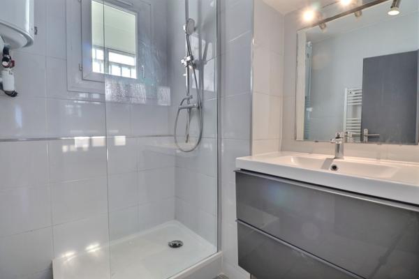 Marseille (13014) T3 AVEC VUE DEGAGEE SUR MER ET PLACE DE PARKING