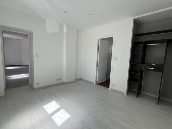 Appartement à louer 480 € CC St-Martial-d'Artenset 2 p 45 m² DPE D