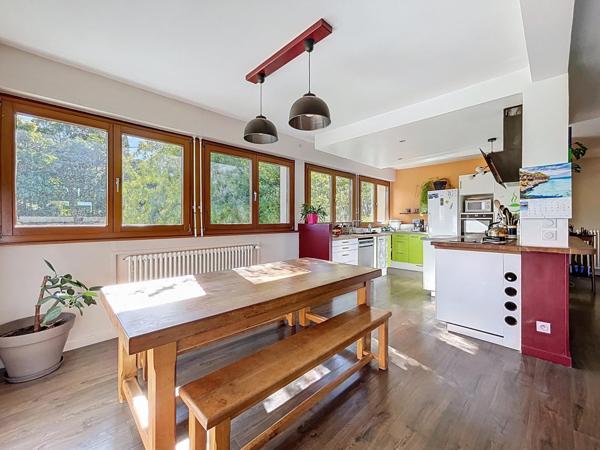 Auzeville-Tolosane - Villa 205 m²  - 8 pièces