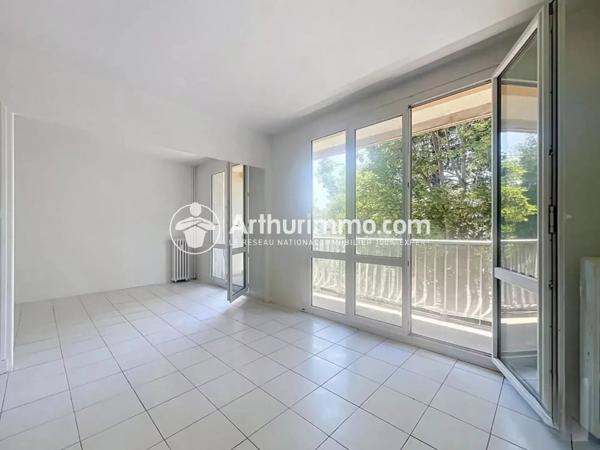 Vente                                                      Appartement
                        
                     4 pièces                      72 m2                     à Corbeil-Essonnes