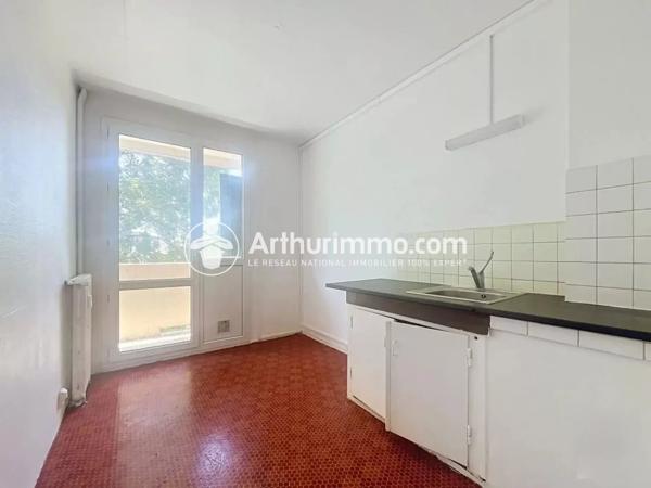 Vente                                                      Appartement
                        
                     4 pièces                      72 m2                     à Corbeil-Essonnes