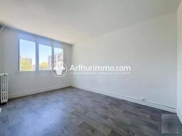 Vente                                                      Appartement
                        
                     4 pièces                      72 m2                     à Corbeil-Essonnes