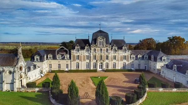 Chateau de 1 600 m²