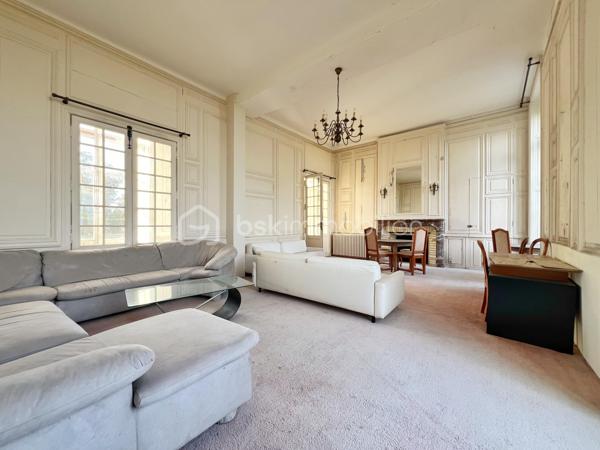 Chateau de 1 600 m²