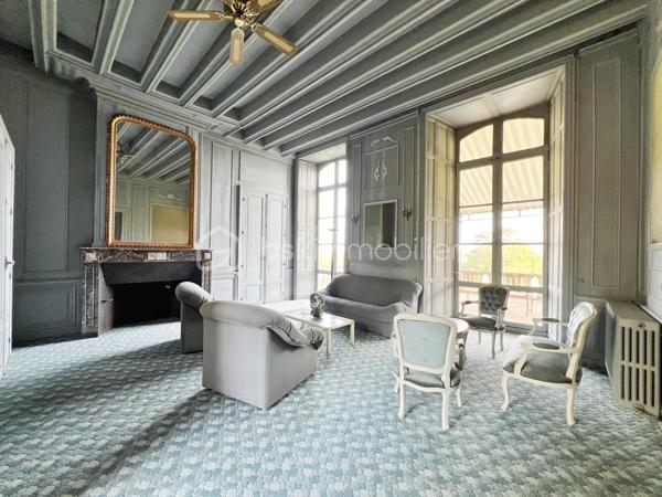 Chateau de 1 600 m²