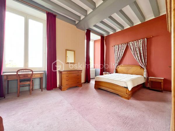 Chateau de 1 600 m²