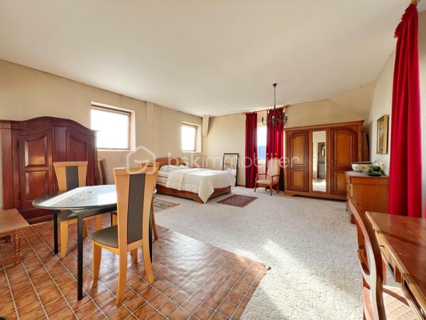 Chateau de 1 600 m²