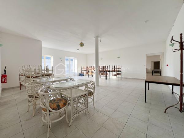 Chateau de 1 600 m²