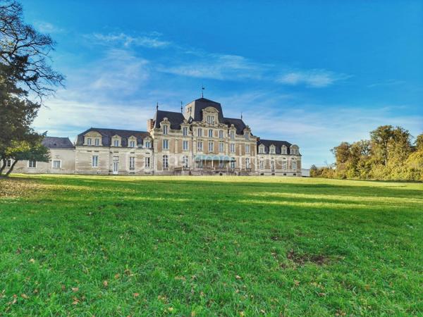 Chateau de 1 600 m²