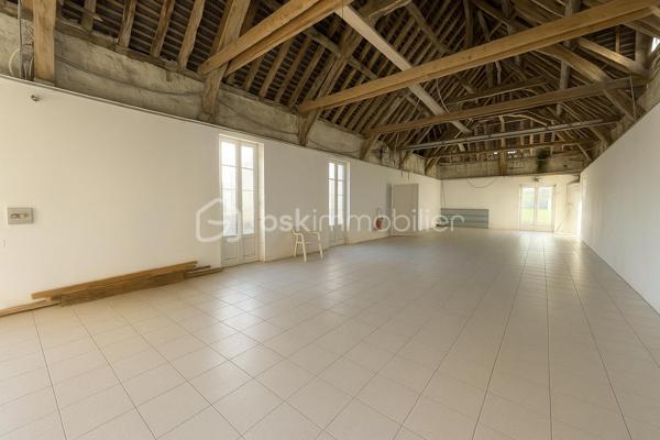 Chateau de 1 600 m²