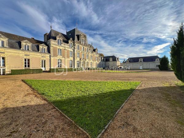 Chateau de 1 600 m²