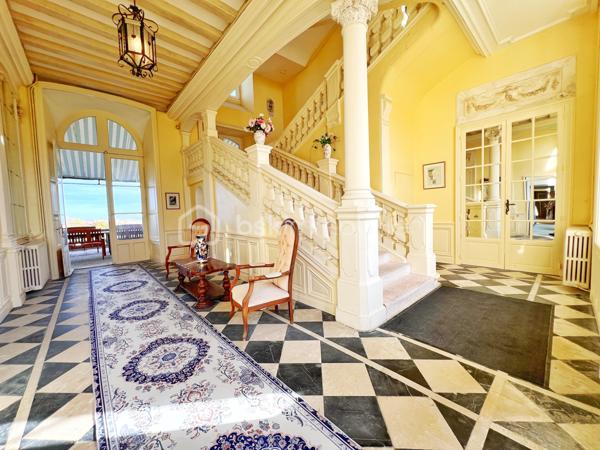 Chateau de 1 600 m²