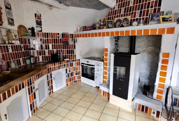 Dpt Gard (30), à vendre à 10mn d'UZÈS, jolie maison ancienne de caractère T4 de 65m2, avec cour