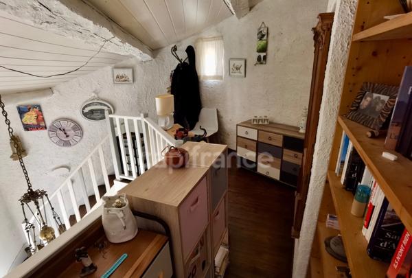 Dpt Gard (30), à vendre à 10mn d'UZÈS, jolie maison ancienne de caractère T4 de 65m2, avec cour