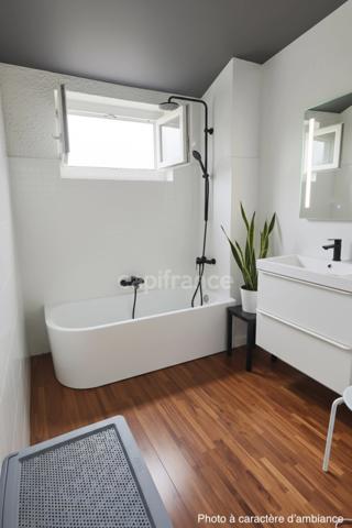 Dpt Gard (30), à vendre à 10mn d'UZÈS, jolie maison ancienne de caractère T4 de 65m2, avec cour