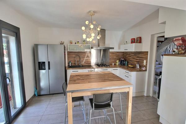 VILLA DE 160 M² DE TYPE F5 SUR TERRAIN 3 FACES AVEC VERANDA ET GARAGE