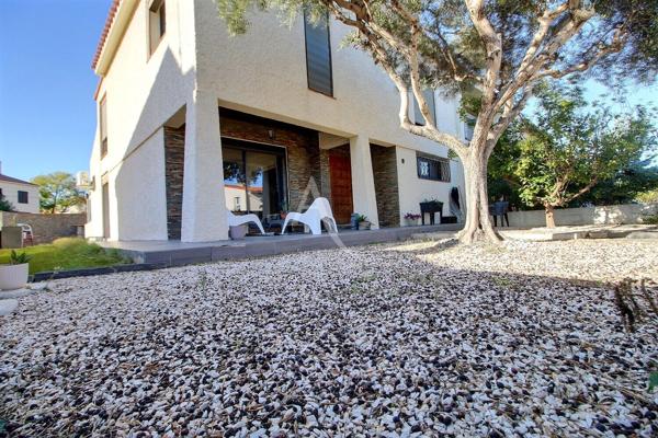 VILLA DE 160 M² DE TYPE F5 SUR TERRAIN 3 FACES AVEC VERANDA ET GARAGE